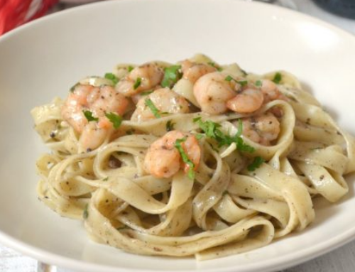 Fettuccine con patè di tartufo e gamberetti